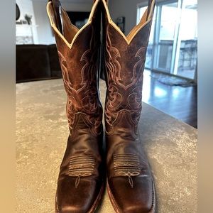 Cowgirl boots brown 6 1/2 brand is shyanne